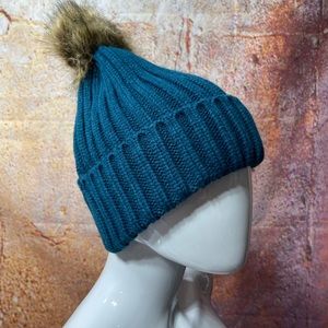 Womens winter hat NWT